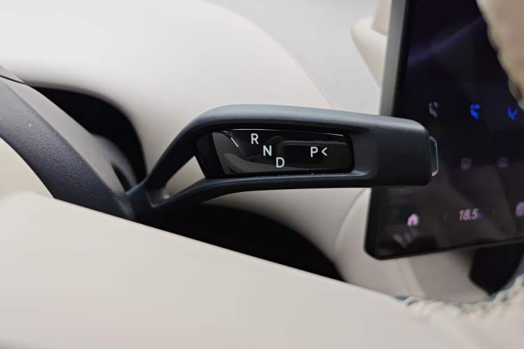 Used Xiaomi Auto YU7 2025 Ultra-Long Range High-Performance All-Wheel-Drive Max Edition Gear Lever
