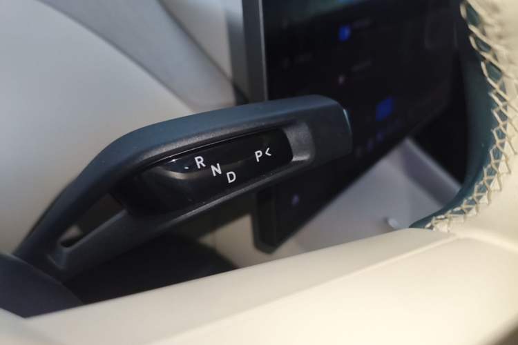 Used Xiaomi Auto YU7 2025 Ultra-Long Range High-Performance All-Wheel-Drive Max Edition Gear Lever
