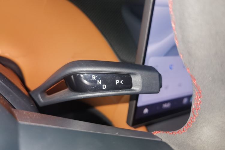 Used Xiaomi Auto YU7 2025 Ultra-Long Range High-Performance All-Wheel-Drive Max Edition Gear Lever