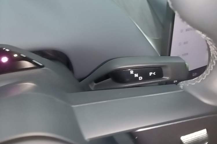 Used Xiaomi Auto YU7 2025 Ultra-Long Range Rear-Wheel Drive Version Gear Lever