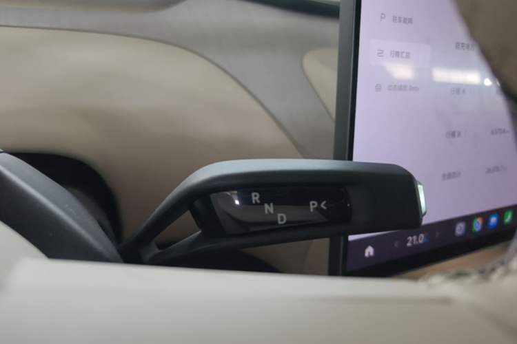 Used Xiaomi Auto YU7 2025 Ultra-Long Range High-Performance All-Wheel-Drive Max Edition Gear Lever