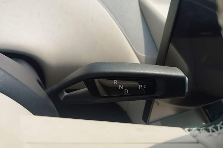 Used Xiaomi Auto YU7 2025 Ultra-Long Range Rear-Wheel Drive Version Gear Lever