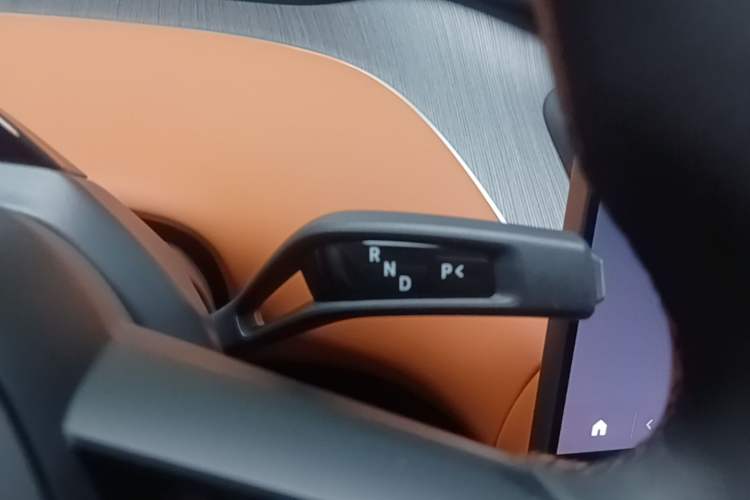 Used Xiaomi Auto YU7 2025 Ultra-Long Range High-Performance All-Wheel-Drive Max Edition Gear Lever