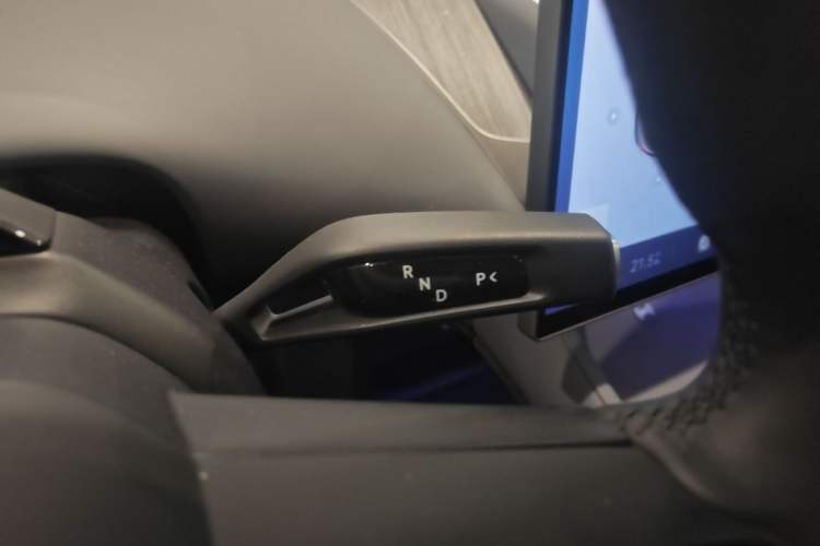 Used Xiaomi Auto YU7 2025 Ultra-Long Range Rear-Wheel Drive Version Gear Lever