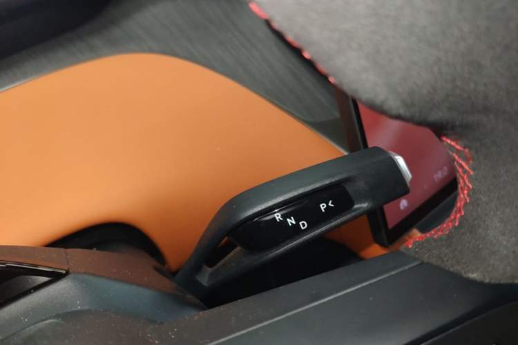 Used Xiaomi Auto YU7 2025 Ultra-Long Range High-Performance All-Wheel-Drive Max Edition Gear Lever