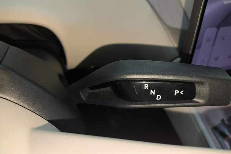 Used Xiaomi Auto YU7 2025 Ultra-Long Range Rear-Wheel Drive Version Gear Lever