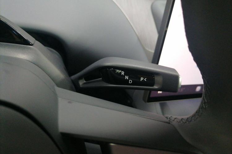 Used Xiaomi Auto YU7 2025 Ultra-Long Range High-Performance All-Wheel-Drive Max Edition Gear Lever