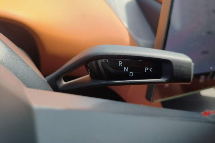 Used Xiaomi Auto YU7 2025 Ultra-Long Range High-Performance All-Wheel-Drive Max Edition Gear Lever