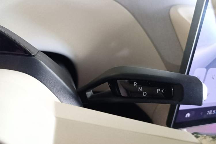 Used Xiaomi Auto YU7 2025 Ultra-Long Range High-Performance All-Wheel-Drive Max Edition Gear Lever