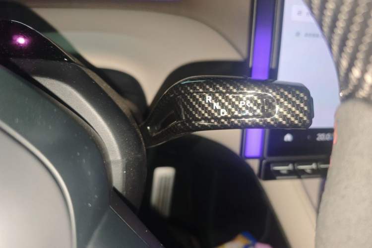 Used Xiaomi Auto YU7 2025 Ultra-Long Range High-Performance All-Wheel-Drive Max Edition Gear Lever