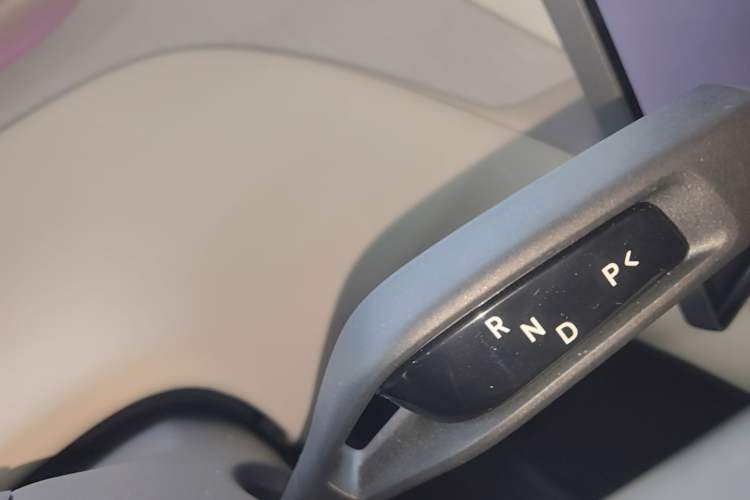 Used Xiaomi Auto YU7 2025 Ultra-Long Range High-Performance All-Wheel-Drive Max Edition Gear Lever