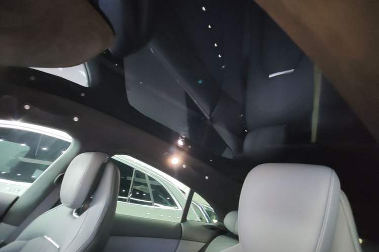 Used Xiaomi Auto YU7 2025 Ultra-Long Range High-Performance All-Wheel-Drive Max Edition Headliner
