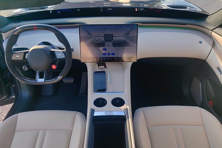 Used Xiaomi Auto YU7 2025 Ultra-Long Range High-Performance All-Wheel-Drive Max Edition Interior 1