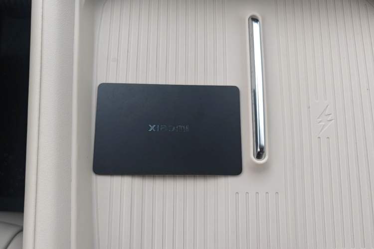 Used Xiaomi Auto YU7 2025 Ultra-Long Range High-Performance All-Wheel-Drive Max Edition Interior 1