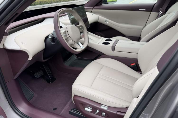Used Xiaomi Auto YU7 2025 Ultra-Long Range Rear-Wheel Drive Version Interior 1