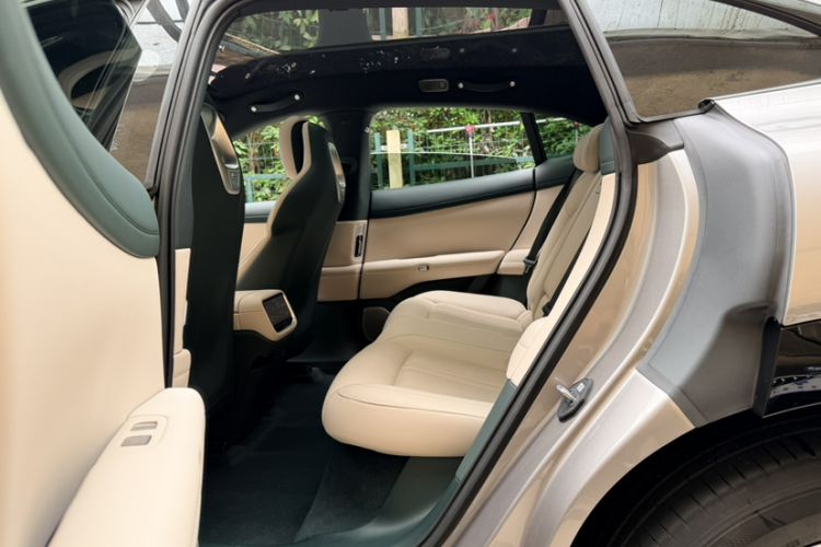 Used Xiaomi Auto YU7 2025 Ultra-Long Range Rear-Wheel Drive Version Interior 1