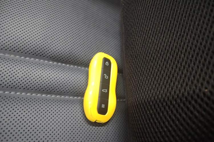 Used Xiaomi Auto YU7 2025 Ultra-Long Range Rear-Wheel Drive Version Interior 1