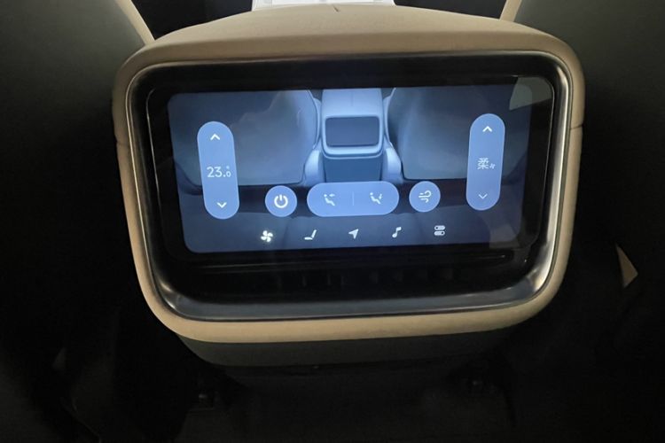 Used Xiaomi Auto YU7 2025 Ultra-Long Range High-Performance All-Wheel-Drive Max Edition Interior 12