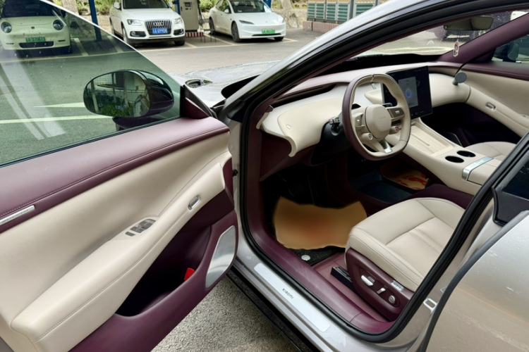 Used Xiaomi Auto YU7 2025 Ultra-Long Range Rear-Wheel Drive Version Interior 2