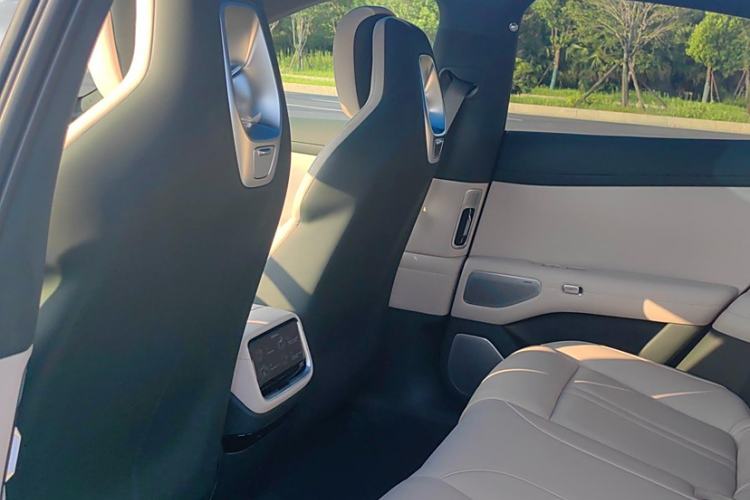 Used Xiaomi Auto YU7 2025 Ultra-Long Range High-Performance All-Wheel-Drive Max Edition Interior 2