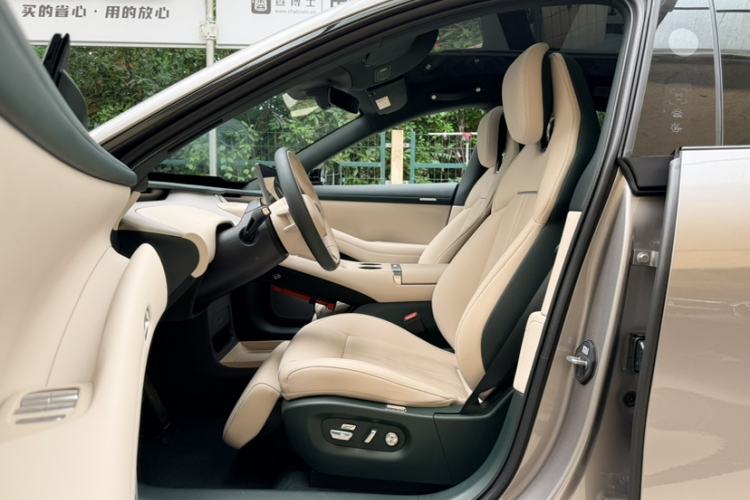 Used Xiaomi Auto YU7 2025 Ultra-Long Range Rear-Wheel Drive Version Interior 2