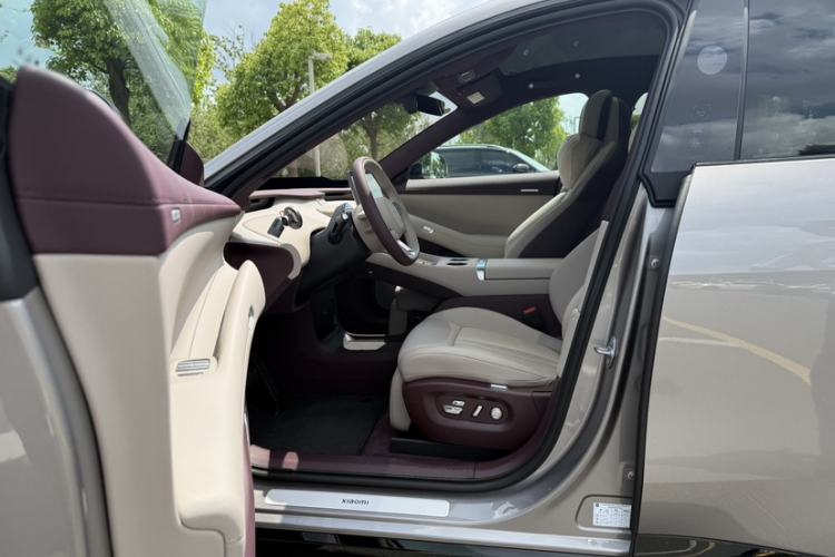 Used Xiaomi Auto YU7 2025 Ultra-Long Range Rear-Wheel Drive Version Interior 2