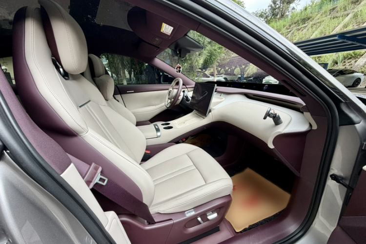 Used Xiaomi Auto YU7 2025 Ultra-Long Range Rear-Wheel Drive Version Interior 3