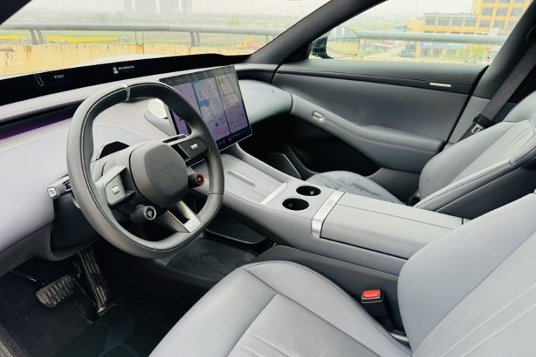 Used Xiaomi Auto YU7 2025 Ultra-Long Range Rear-Wheel Drive Version Interior 3