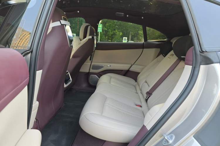 Used Xiaomi Auto YU7 2025 Ultra-Long Range All-Wheel Drive Pro Version Interior 3