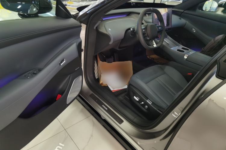 Used Xiaomi Auto YU7 2025 Ultra-Long Range High-Performance All-Wheel-Drive Max Edition Interior 3