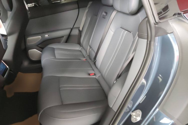 Used Xiaomi Auto YU7 2025 Ultra-Long Range High-Performance All-Wheel-Drive Max Edition Interior 4