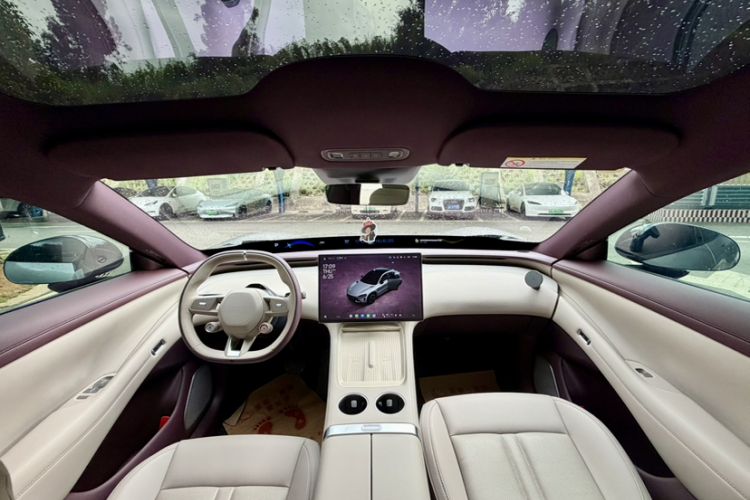 Used Xiaomi Auto YU7 2025 Ultra-Long Range Rear-Wheel Drive Version Interior 4