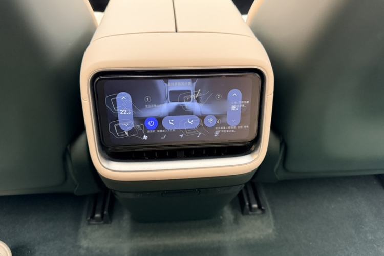Used Xiaomi Auto YU7 2025 Ultra-Long Range Rear-Wheel Drive Version Interior 4