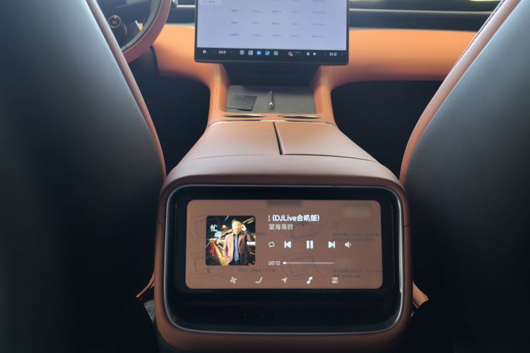 Used Xiaomi Auto YU7 2025 Ultra-Long Range High-Performance All-Wheel-Drive Max Edition Interior 4