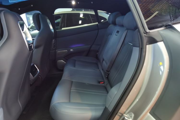 Used Xiaomi Auto YU7 2025 Ultra-Long Range High-Performance All-Wheel-Drive Max Edition Interior 4