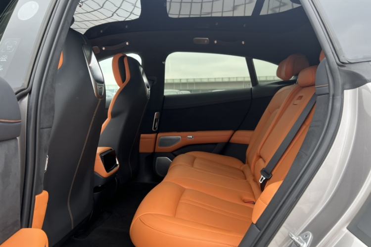 Used Xiaomi Auto YU7 2025 Ultra-Long Range High-Performance All-Wheel-Drive Max Edition Interior 4