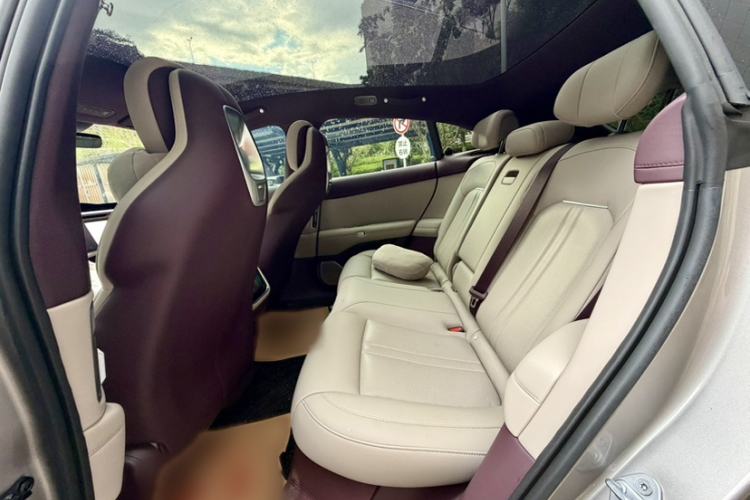Used Xiaomi Auto YU7 2025 Ultra-Long Range Rear-Wheel Drive Version Interior 5