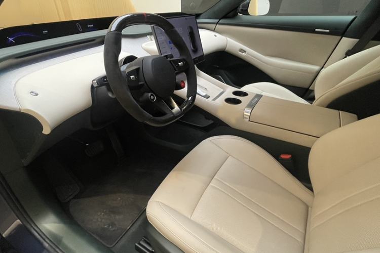 Used Xiaomi Auto YU7 2025 Ultra-Long Range High-Performance All-Wheel-Drive Max Edition Interior 7