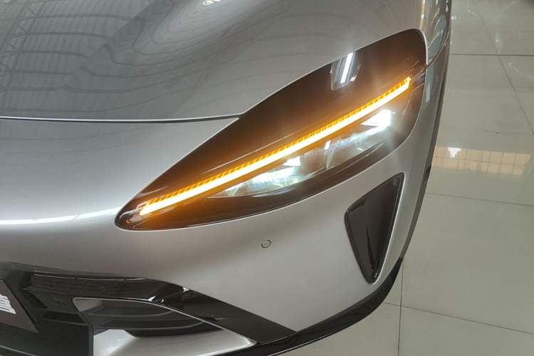 Used Xiaomi Auto YU7 2025 Ultra-Long Range High-Performance All-Wheel-Drive Max Edition Left Front Headlight