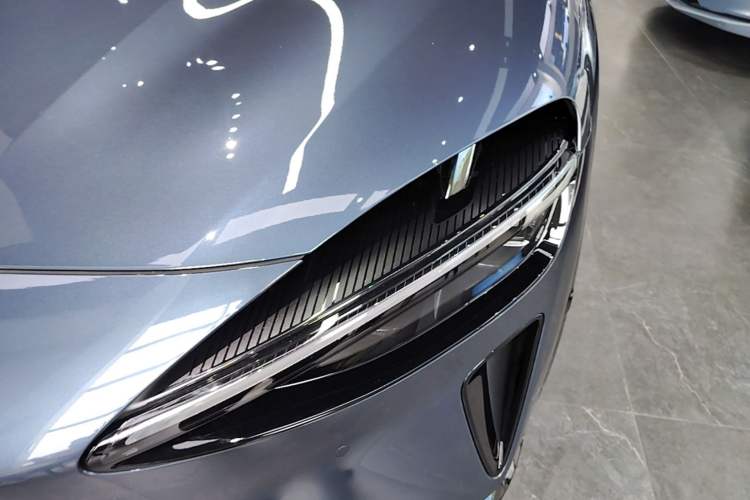 Used Xiaomi Auto YU7 2025 Ultra-Long Range Rear-Wheel Drive Version Left Front Headlight