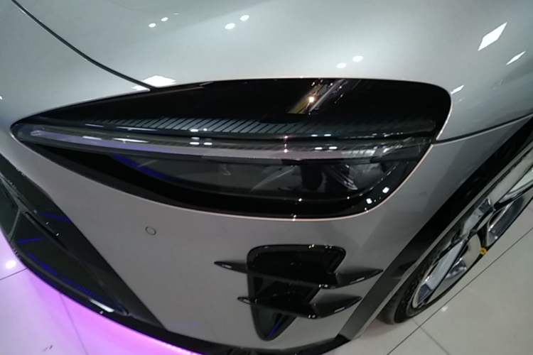 Used Xiaomi Auto YU7 2025 Ultra-Long Range High-Performance All-Wheel-Drive Max Edition Left Front Headlight