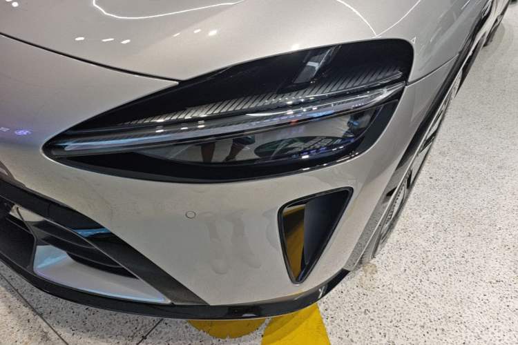 Used Xiaomi Auto YU7 2025 Ultra-Long Range Rear-Wheel Drive Version Left Front Headlight