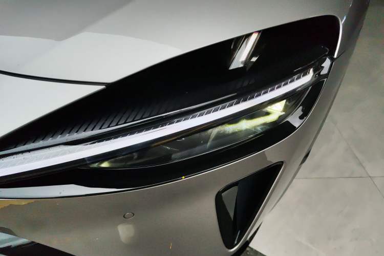 Used Xiaomi Auto YU7 2025 Ultra-Long Range All-Wheel Drive Pro Version Left Front Headlight