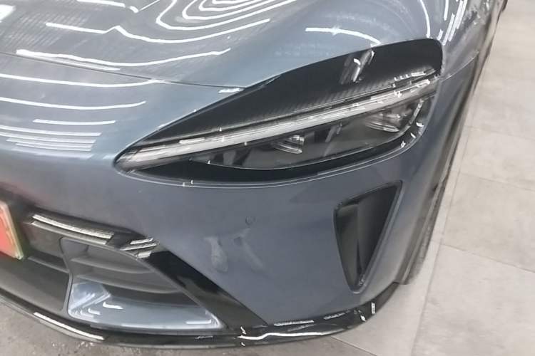 Used Xiaomi Auto YU7 2025 Ultra-Long Range Rear-Wheel Drive Version Left Front Headlight