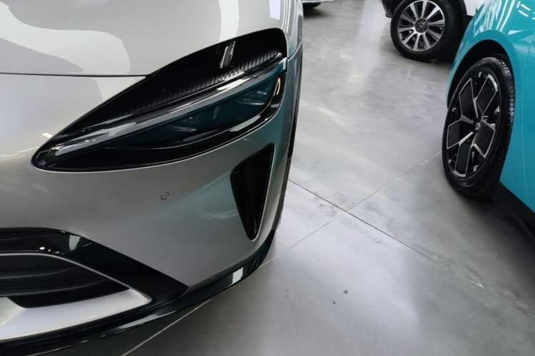 Used Xiaomi Auto YU7 2025 Ultra-Long Range High-Performance All-Wheel-Drive Max Edition Left Front Headlight