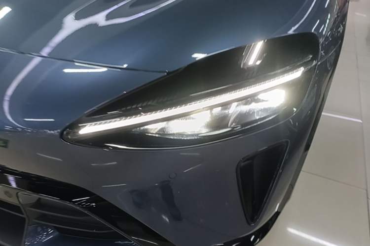 Used Xiaomi Auto YU7 2025 Ultra-Long Range Rear-Wheel Drive Version Left Front Headlight