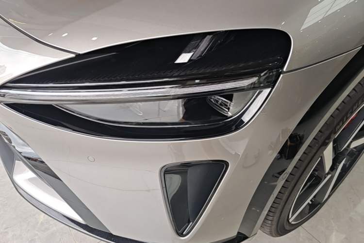 Used Xiaomi Auto YU7 2025 Ultra-Long Range High-Performance All-Wheel-Drive Max Edition Left Front Headlight