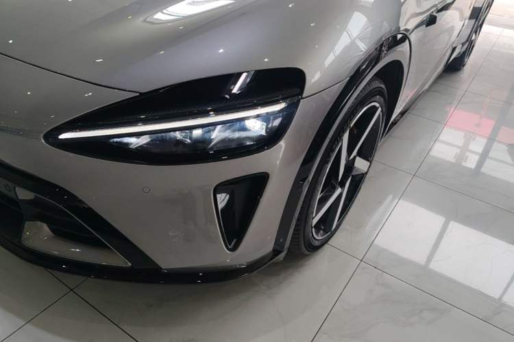 Used Xiaomi Auto YU7 2025 Ultra-Long Range High-Performance All-Wheel-Drive Max Edition Left Front Headlight