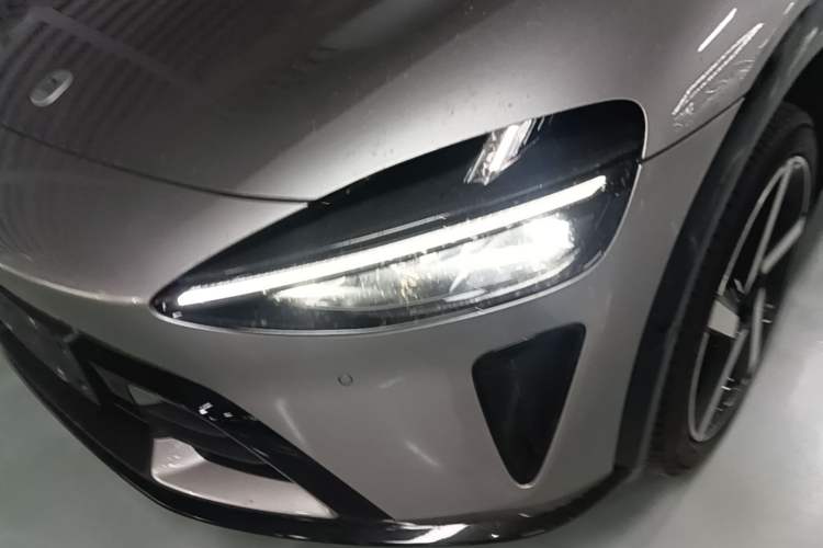 Used Xiaomi Auto YU7 2025 Ultra-Long Range High-Performance All-Wheel-Drive Max Edition Left Front Headlight