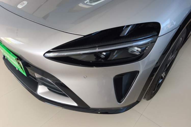 Used Xiaomi Auto YU7 2025 Ultra-Long Range High-Performance All-Wheel-Drive Max Edition Left Front Headlight